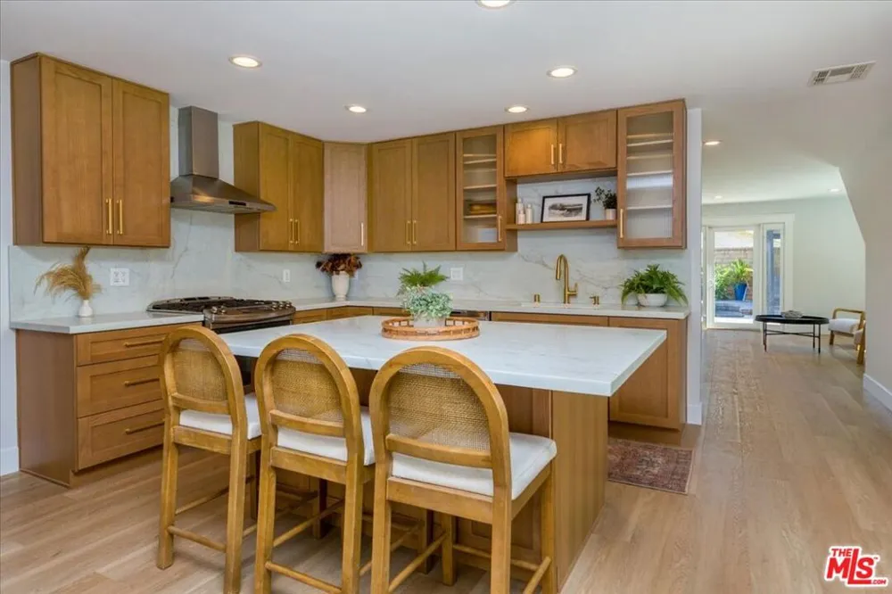 25414 Via Dabna Santa Clarita, CA 91355