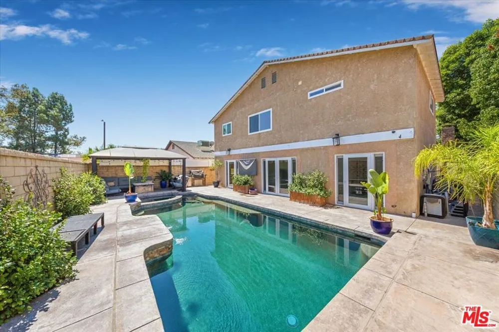25414 Via Dabna Santa Clarita, CA 91355