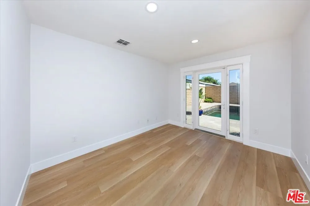 25414 Via Dabna Santa Clarita, CA 91355