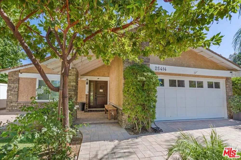 25414 Via Dabna Santa Clarita, CA 91355