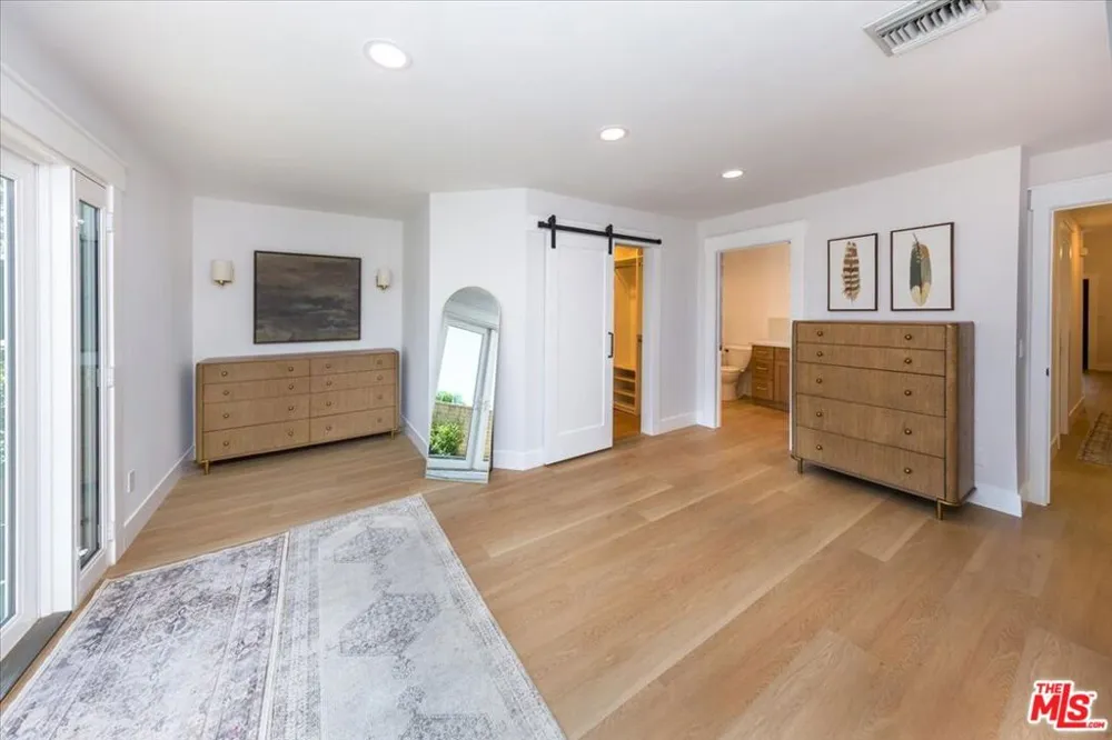 25414 Via Dabna Santa Clarita, CA 91355