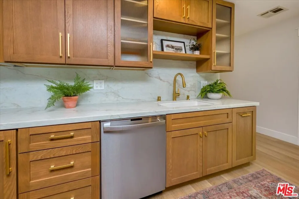 25414 Via Dabna Santa Clarita, CA 91355