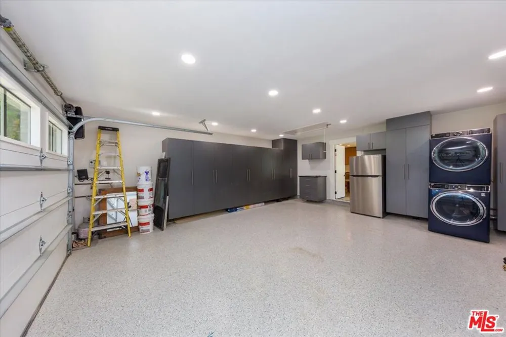 25414 Via Dabna Santa Clarita, CA 91355