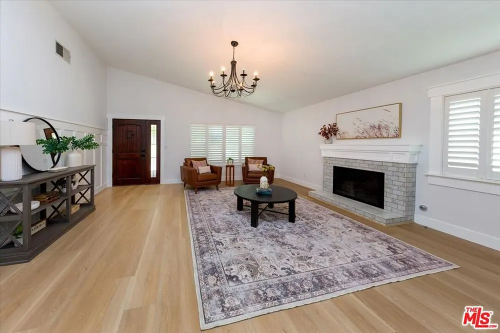 25414 Via Dabna Santa Clarita, CA 91355