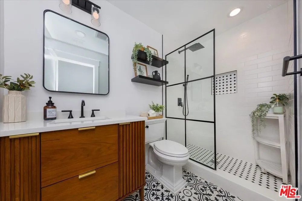 25414 Via Dabna Santa Clarita, CA 91355