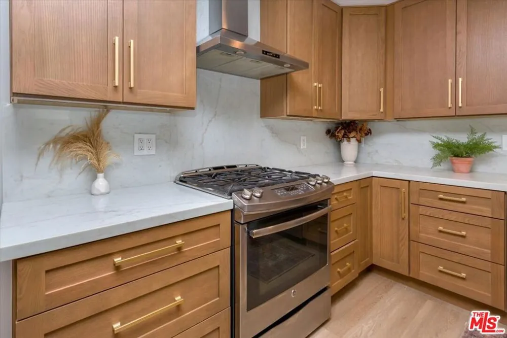 25414 Via Dabna Santa Clarita, CA 91355