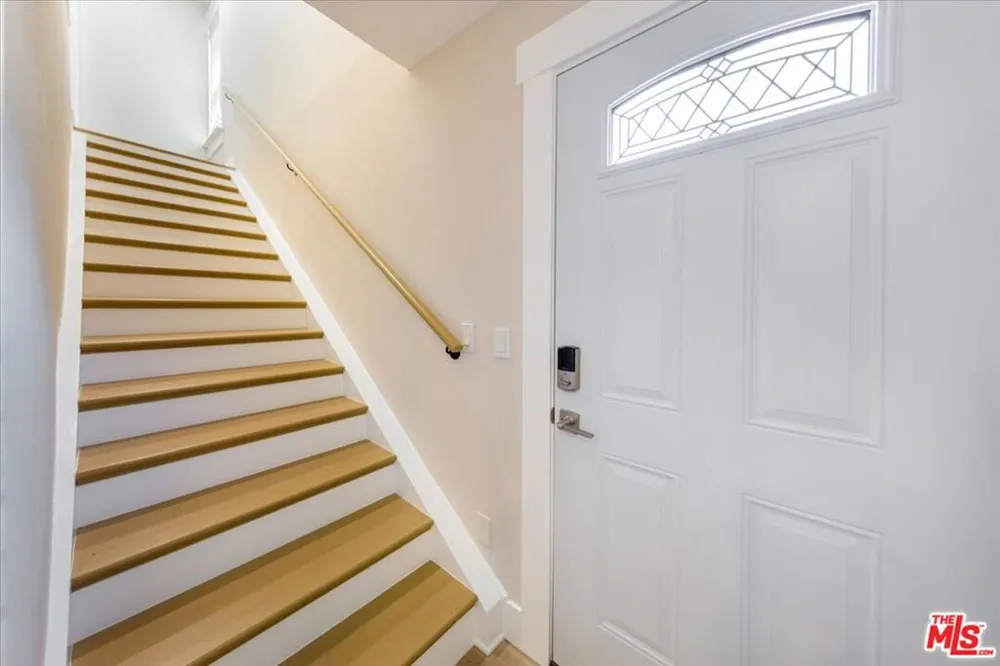 25414 Via Dabna Santa Clarita, CA 91355