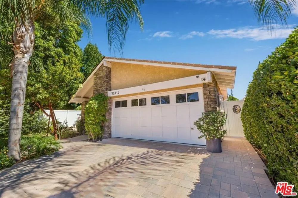 25414 Via Dabna Santa Clarita, CA 91355