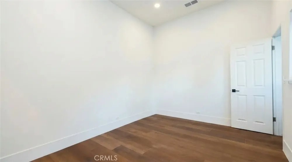 15604 Saddleback Canyon Country, CA 91387