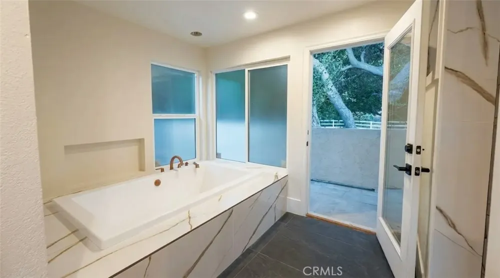 15604 Saddleback Canyon Country, CA 91387
