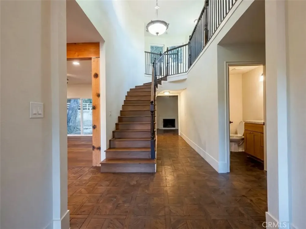 15604 Saddleback Canyon Country, CA 91387