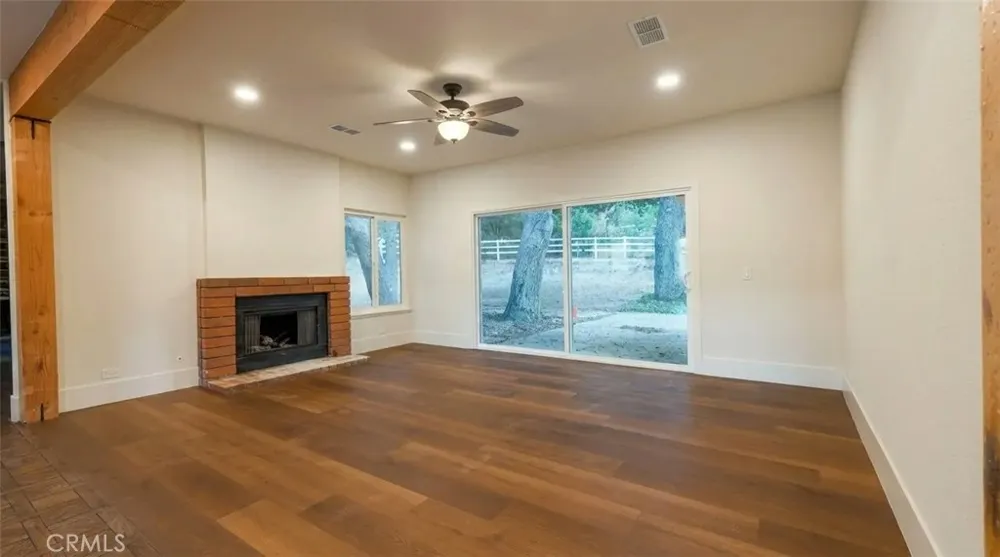 15604 Saddleback Canyon Country, CA 91387