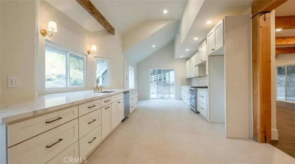 15604 Saddleback Canyon Country, CA 91387