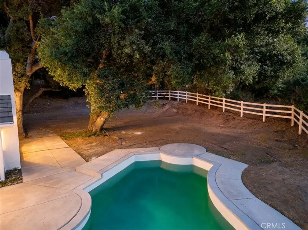 15604 Saddleback Canyon Country, CA 91387