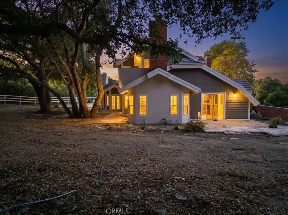 15604 Saddleback Canyon Country, CA 91387