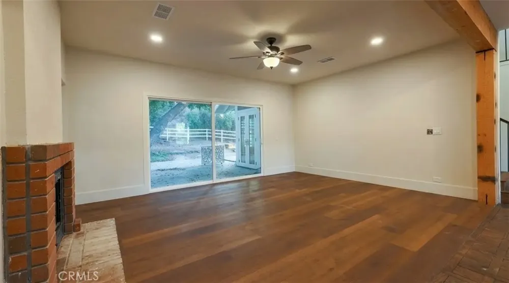 15604 Saddleback Canyon Country, CA 91387