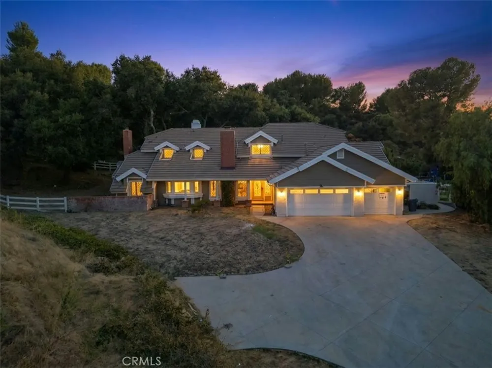 15604 Saddleback Canyon Country, CA 91387