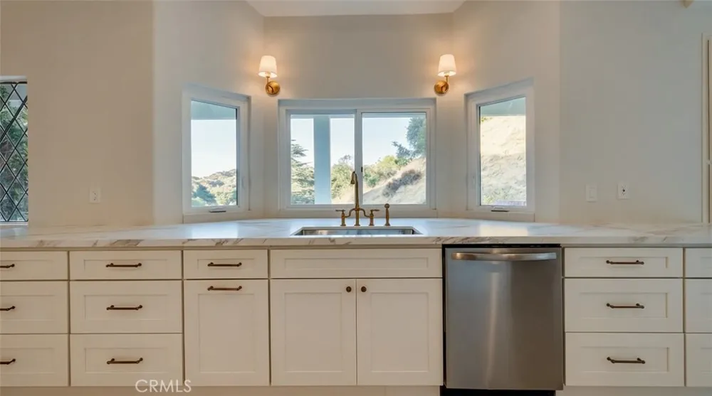 15604 Saddleback Canyon Country, CA 91387