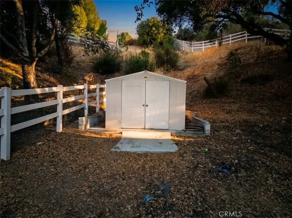 15604 Saddleback Canyon Country, CA 91387
