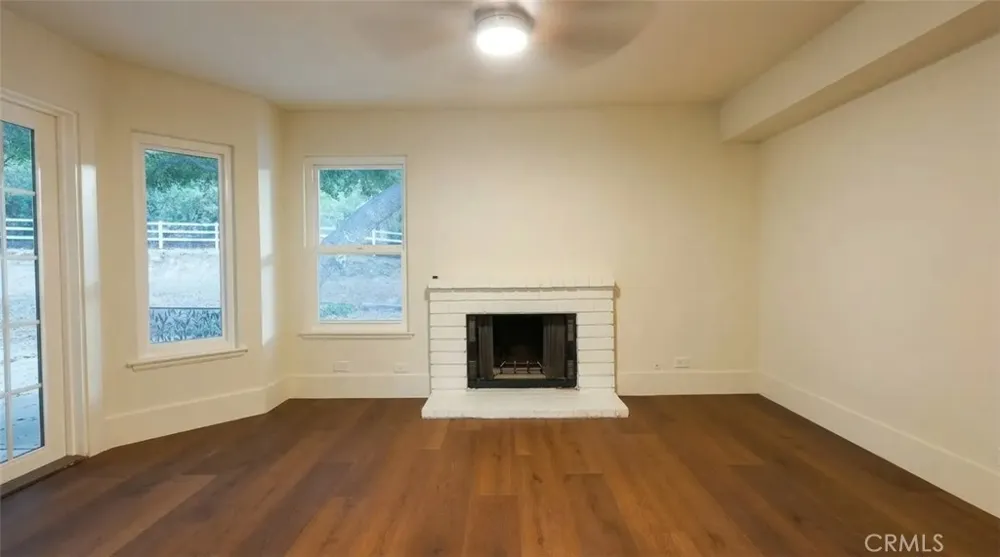 15604 Saddleback Canyon Country, CA 91387