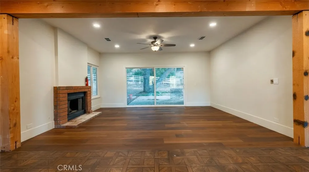 15604 Saddleback Canyon Country, CA 91387