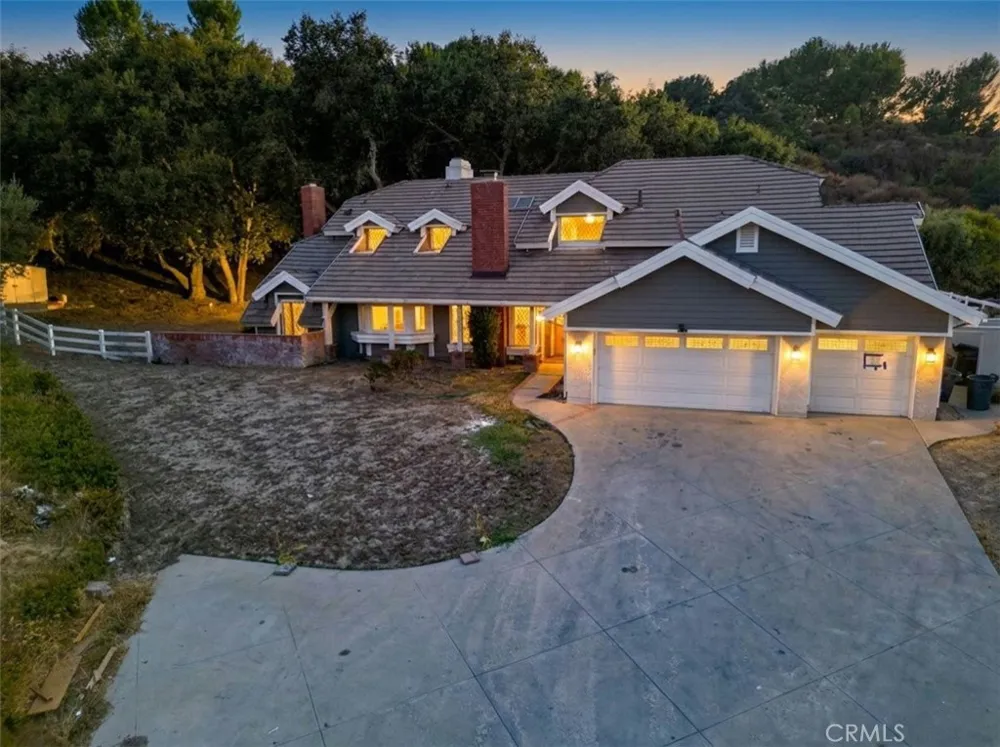15604 Saddleback Canyon Country, CA 91387