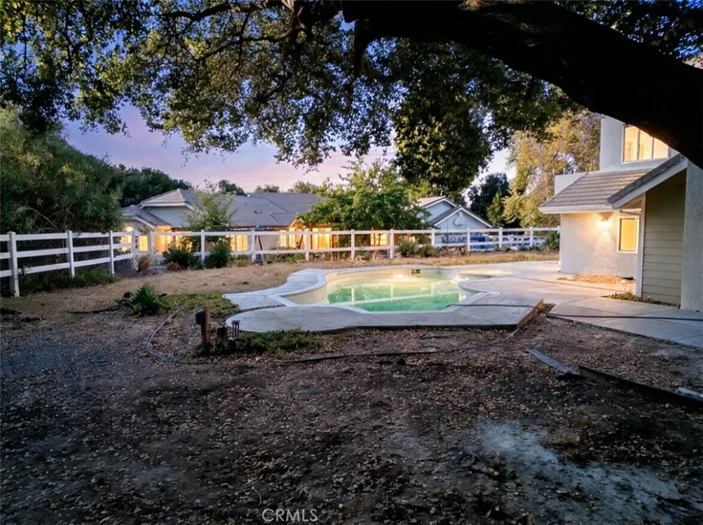 15604 Saddleback Canyon Country, CA 91387