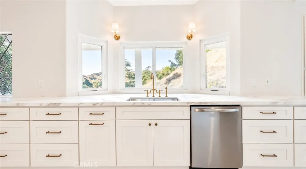 15604 Saddleback Canyon Country, CA 91387