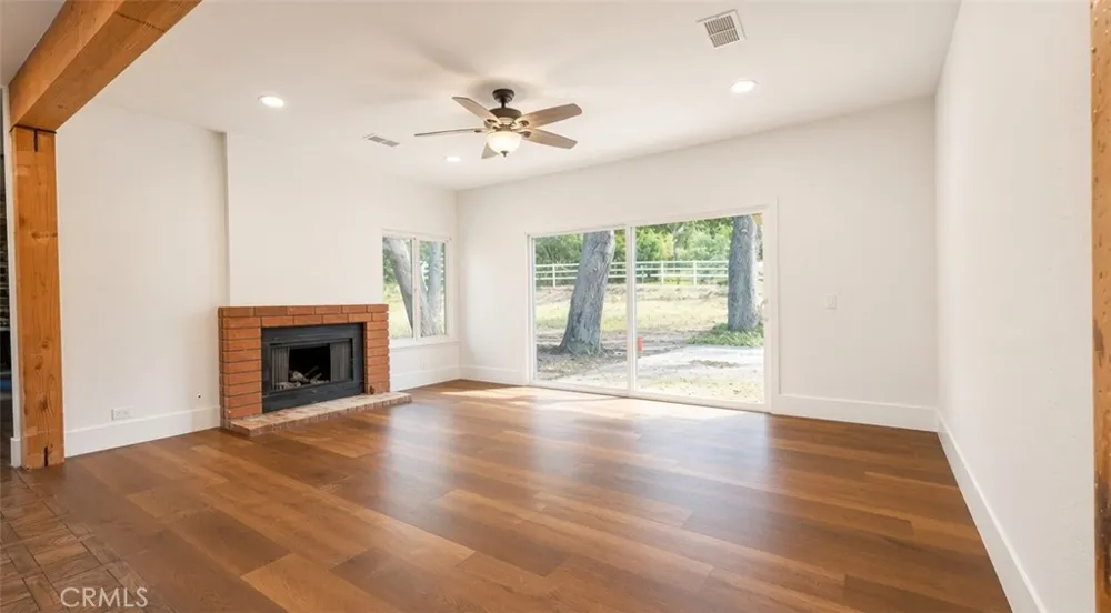 15604 Saddleback Canyon Country, CA 91387