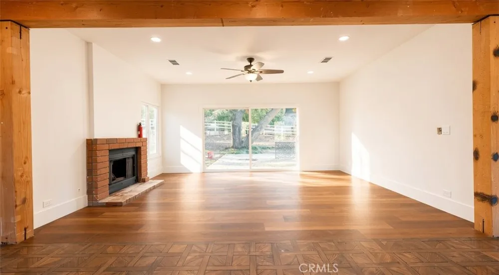 15604 Saddleback Canyon Country, CA 91387