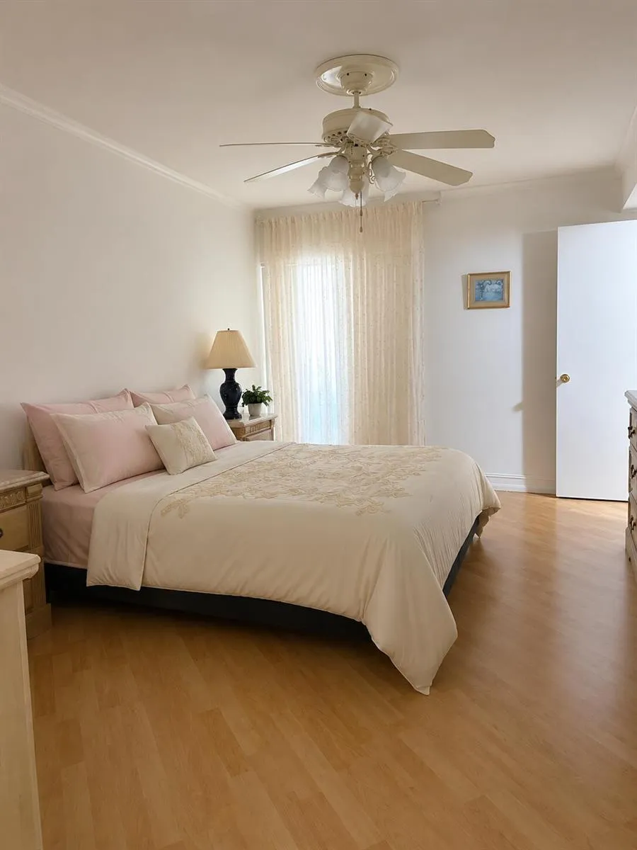3545 MAGELLAN CIRCLE #352-5 Aventura, FL 33180