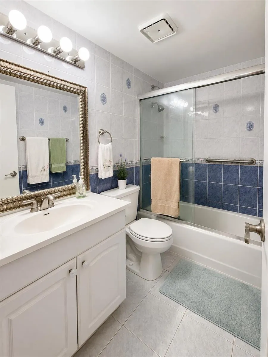3545 MAGELLAN CIRCLE #352-5 Aventura, FL 33180