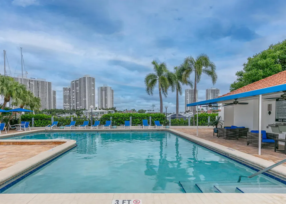 3545 MAGELLAN CIRCLE #352-5 Aventura, FL 33180