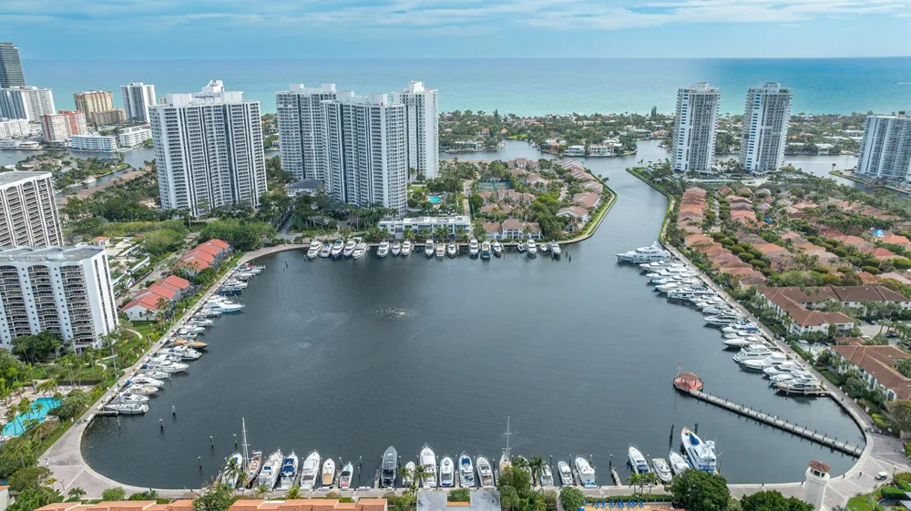 3545 MAGELLAN CIRCLE #352-5 Aventura, FL 33180