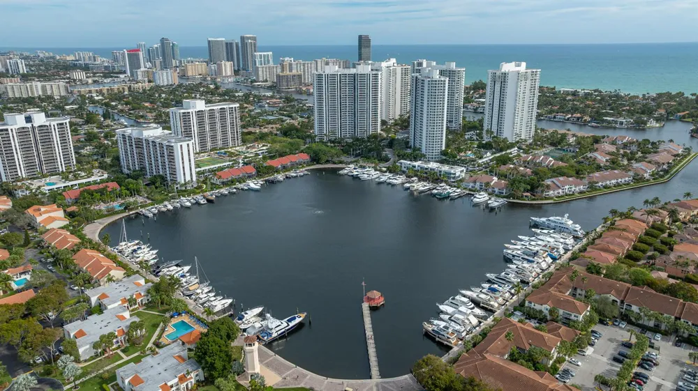 3545 MAGELLAN CIRCLE #352-5 Aventura, FL 33180