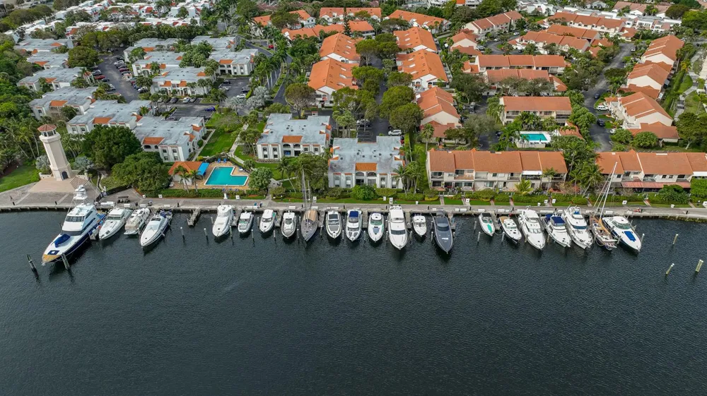 3545 MAGELLAN CIRCLE #352-5 Aventura, FL 33180