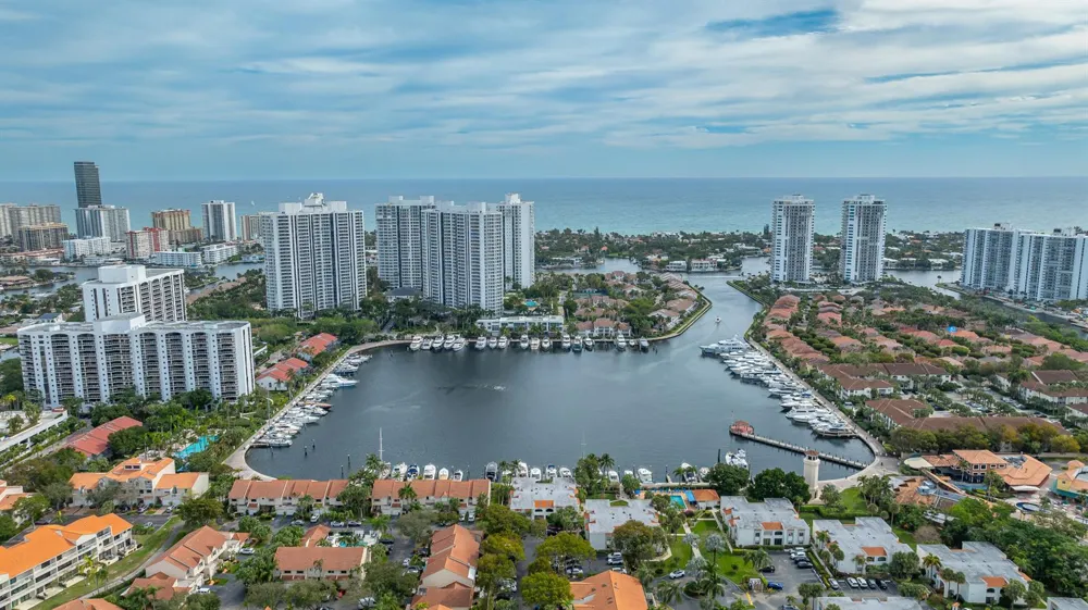 3545 MAGELLAN CIRCLE #352-5 Aventura, FL 33180