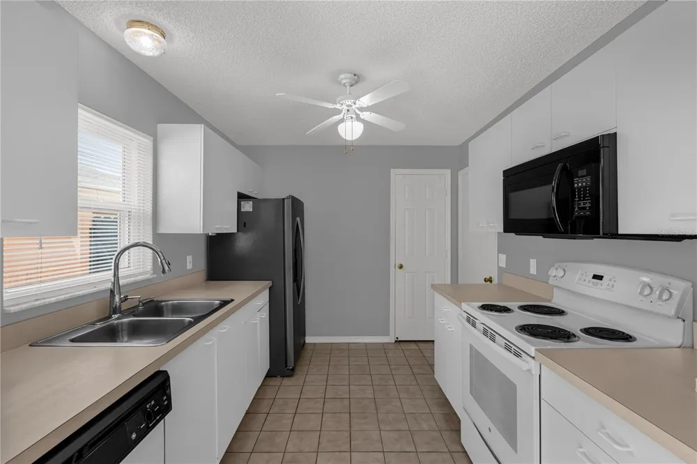 805 SAN CARLOS COURT Lady Lake, FL 32159