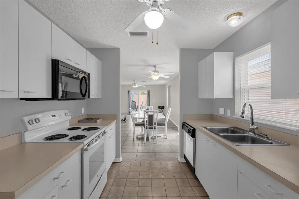 805 SAN CARLOS COURT Lady Lake, FL 32159