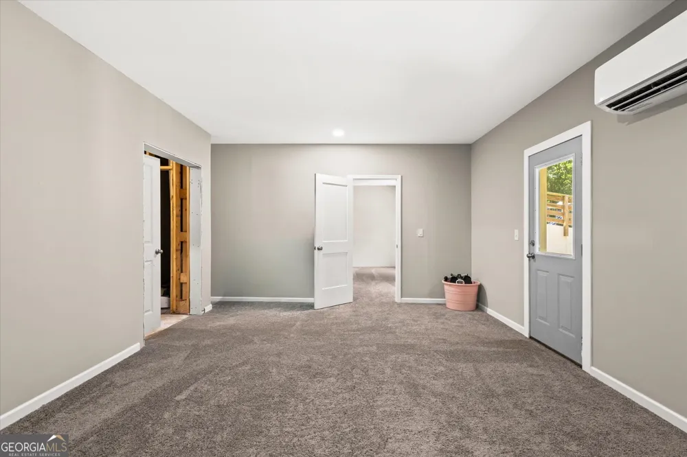 310 Wooded Glen LN Carrollton, GA 30117