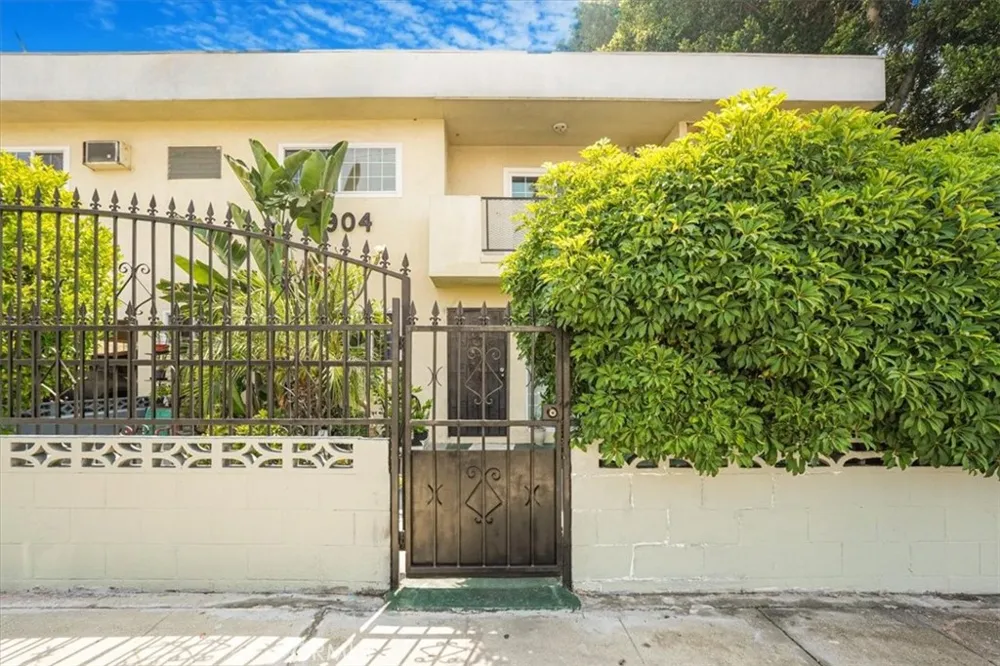 6904 Radford Avenue #1 North Hollywood, CA 91605