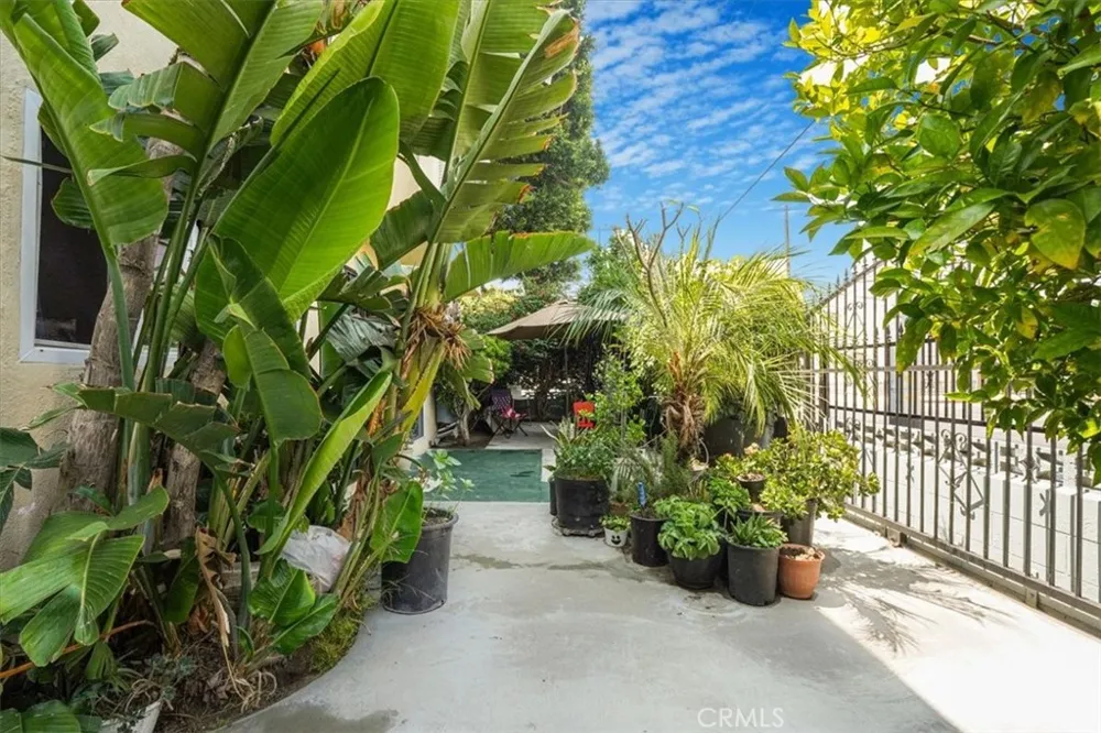 6904 Radford Avenue #1 North Hollywood, CA 91605