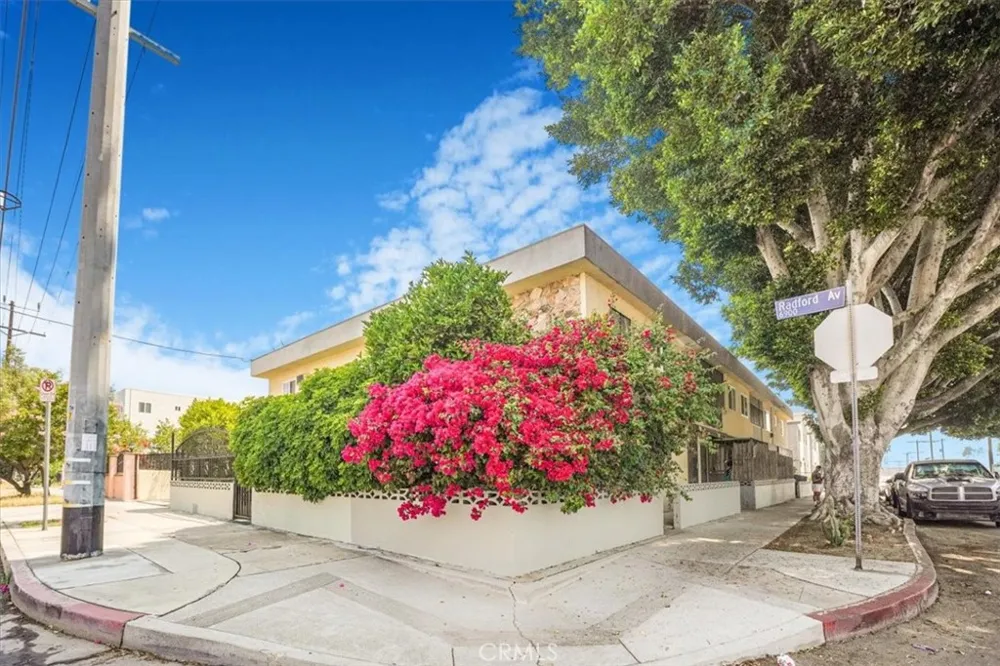 6904 Radford Avenue #1 North Hollywood, CA 91605
