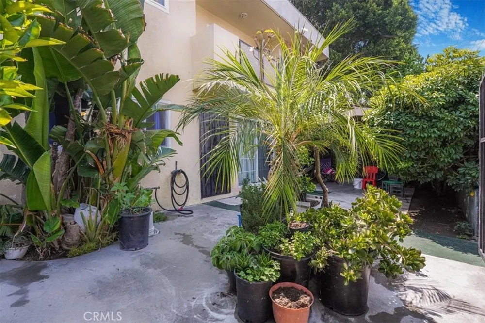 6904 Radford Avenue #1 North Hollywood, CA 91605