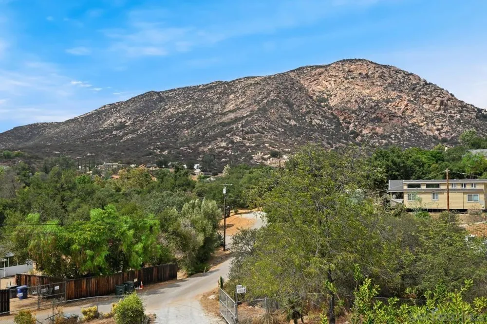 402 Silverbrook Dr. El Cajon, CA 92019