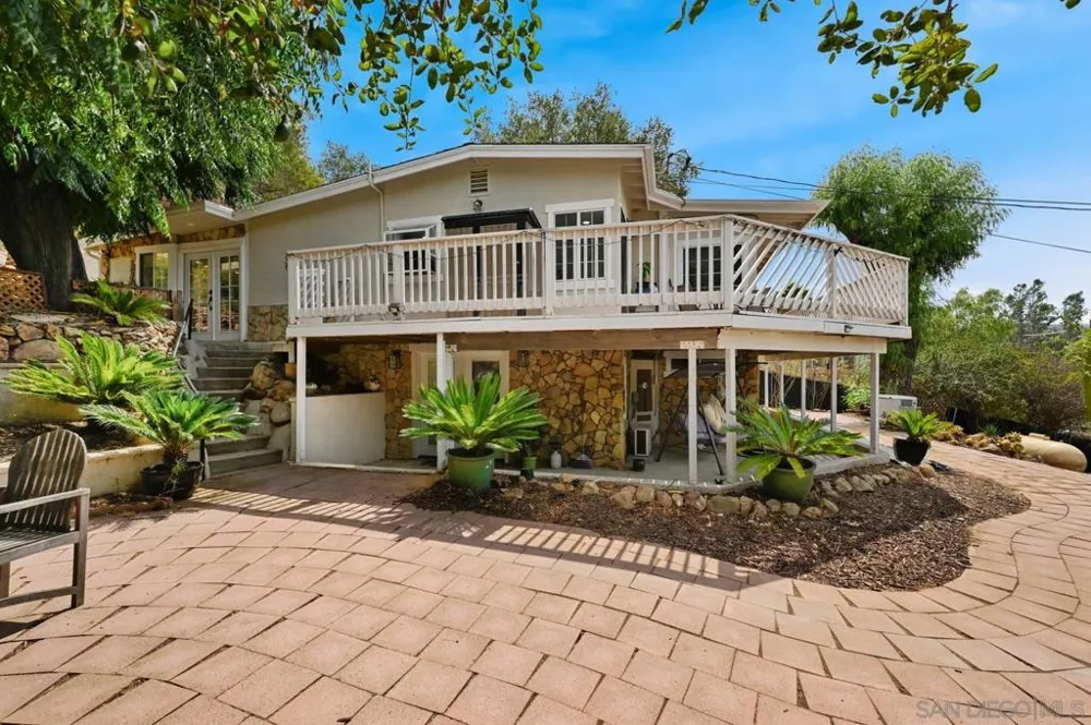 402 Silverbrook Dr. El Cajon, CA 92019