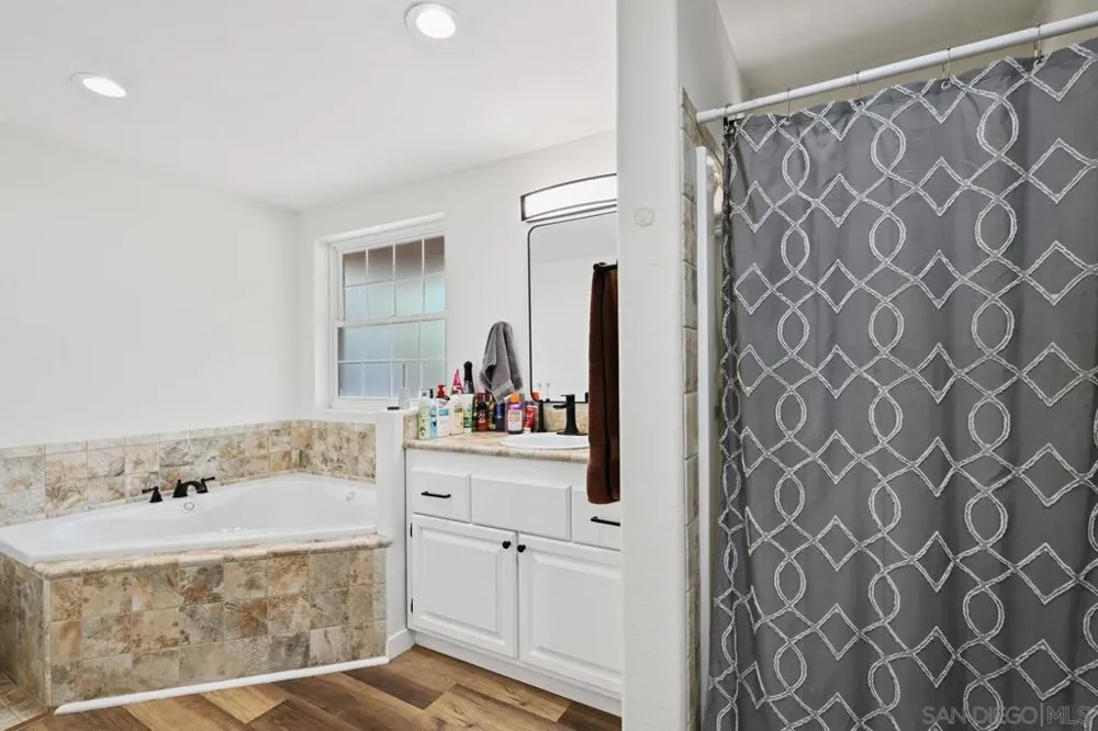 402 Silverbrook Dr. El Cajon, CA 92019