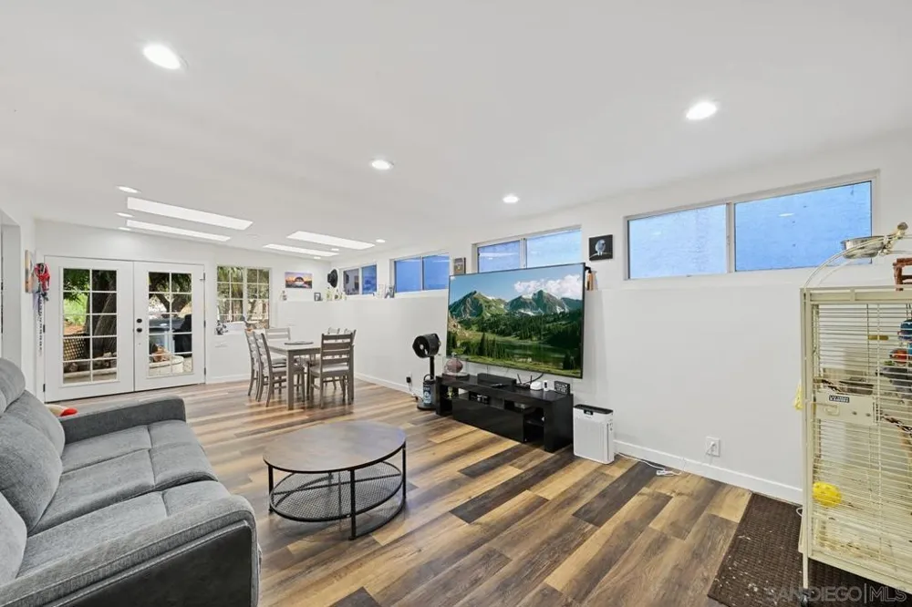 402 Silverbrook Dr. El Cajon, CA 92019