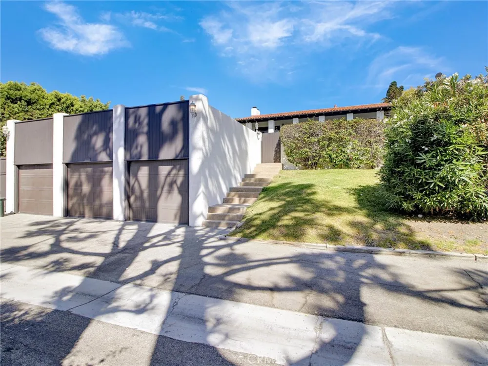 2801 Palos Verdes W Palos Verdes Estates, CA 90274