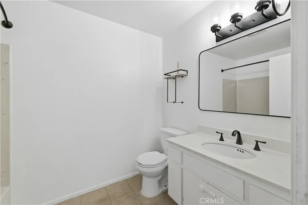 3675 S Bear Street #H Santa Ana, CA 92704